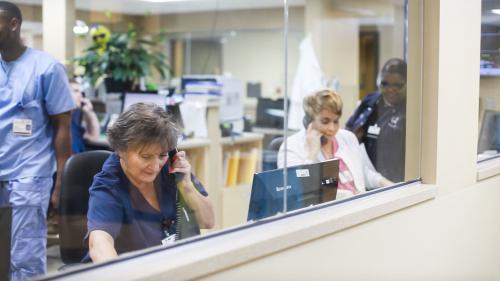 emergency department nurse and doctor on the phone